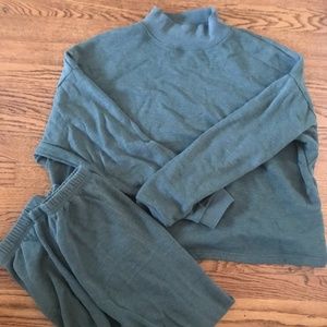 Loop Back Sweatpants and Mockneck sweatshirt, Med